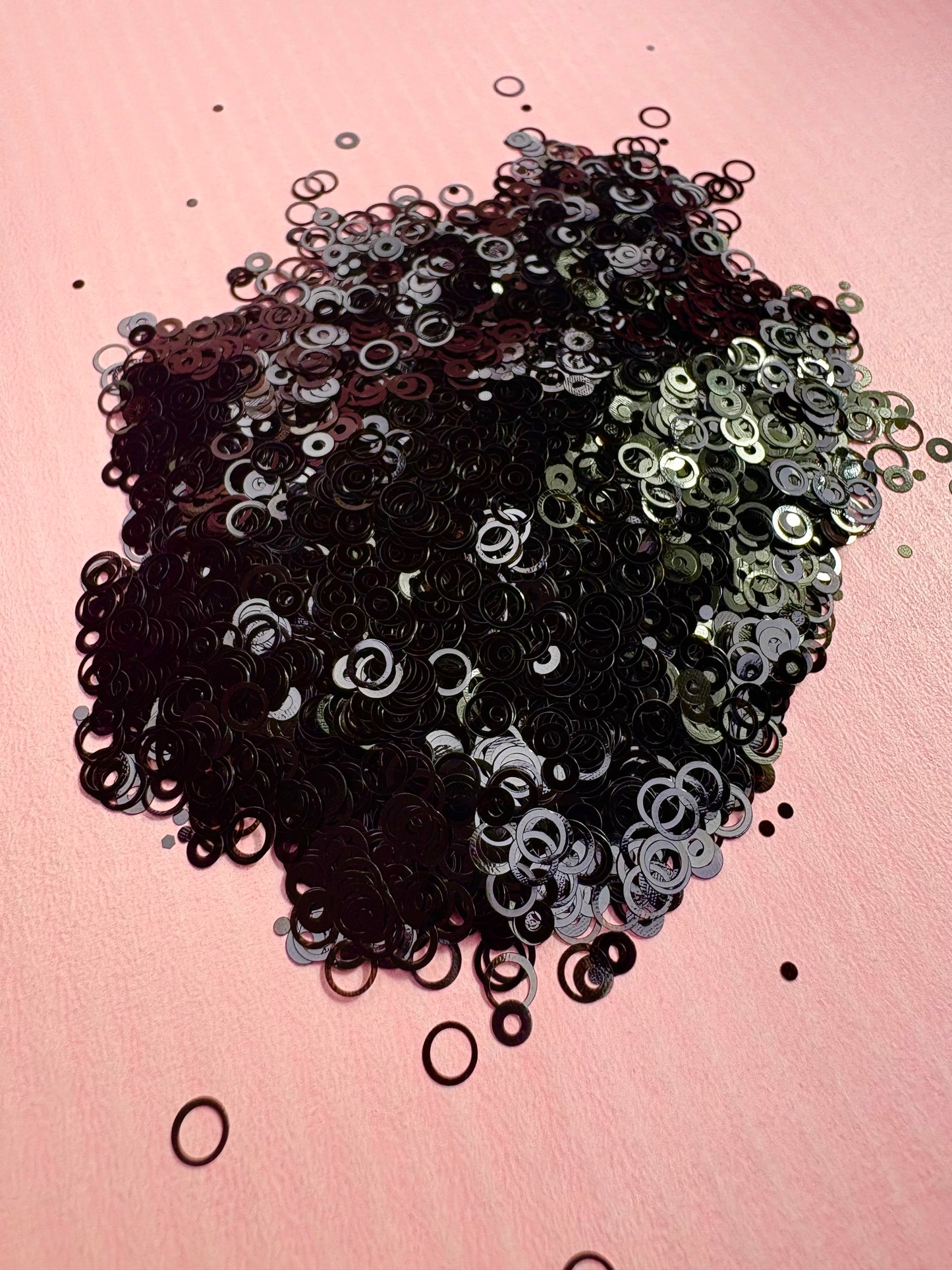 Black circle shape glitter